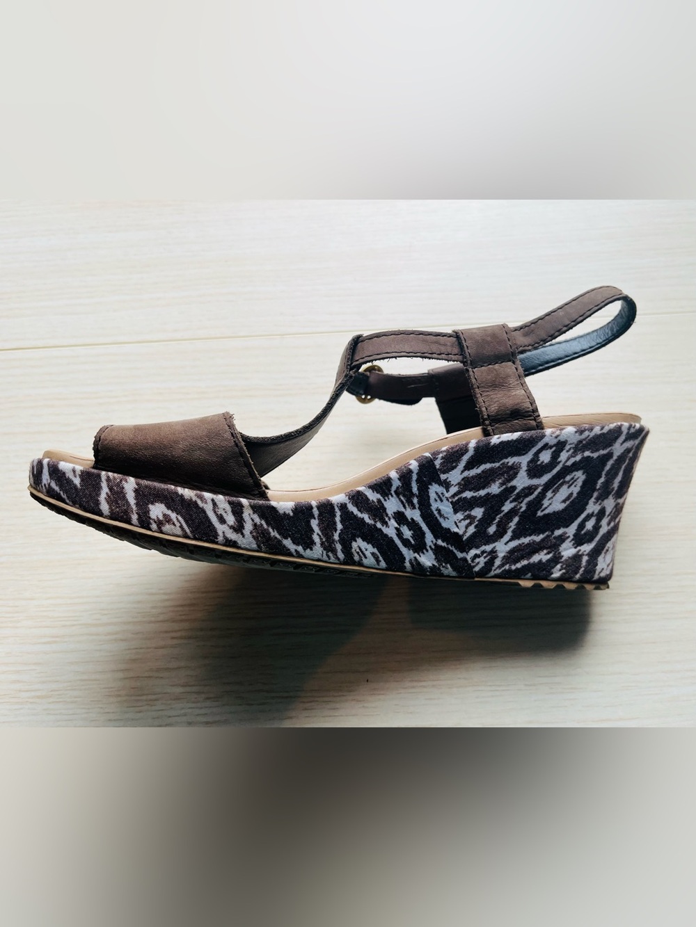 CROCS Women's Brown Printed Wedge Sandals. Size 9
